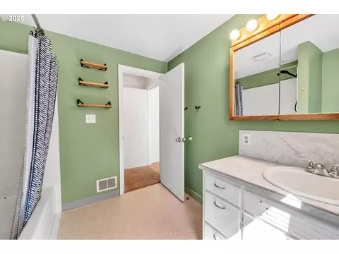 26900 Crow Rd, Eugene, OR 97402 photo 26
