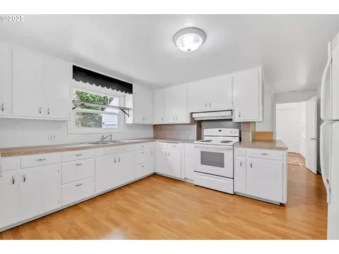 26900 Crow Rd, Eugene, OR 97402 photo 18
