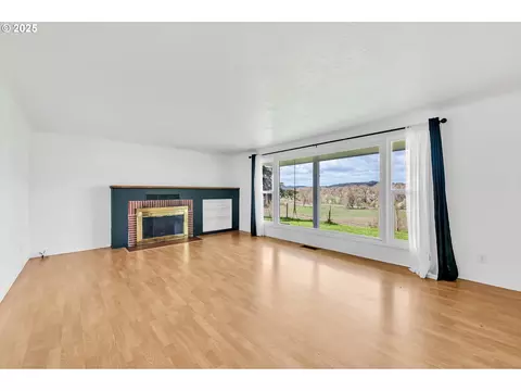 26900 Crow Rd, Eugene, OR 97402 photo 11