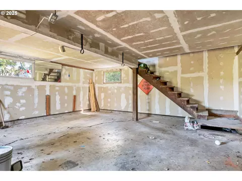 26900 Crow Rd, Eugene, OR 97402 photo 33