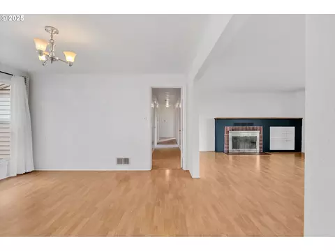 26900 Crow Rd, Eugene, OR 97402 photo 12