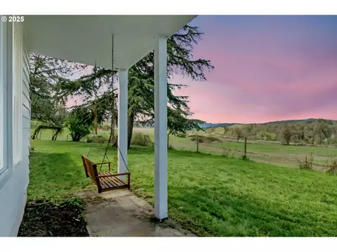 26900 Crow Rd, Eugene, OR 97402 photo 10