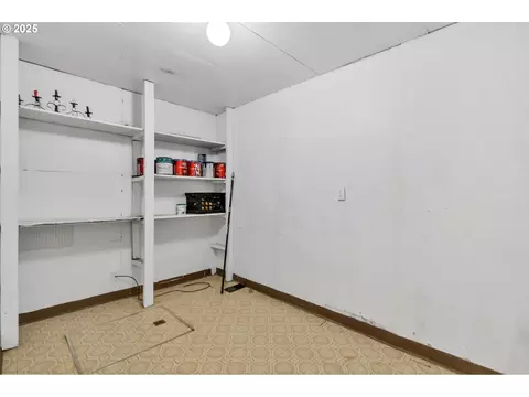 26900 Crow Rd, Eugene, OR 97402 photo 23