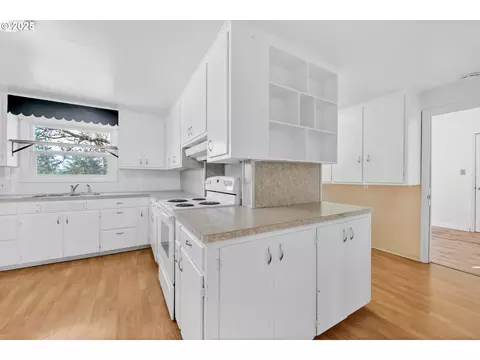 26900 Crow Rd, Eugene, OR 97402 photo 19