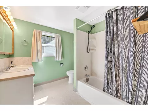 26900 Crow Rd, Eugene, OR 97402 photo 25