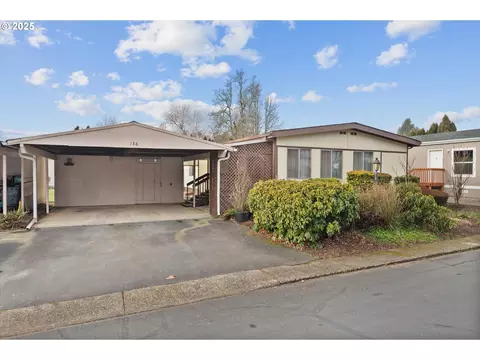 450 SE Lacreole Dr #136, Dallas, OR 97338