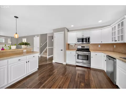 Kitchen - 881 N 28th Ave, Cornelius, OR 97113 photo 5 of 5