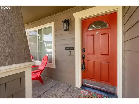 Entry Way - 881 N 28th Ave, Cornelius, OR 97113 photo 1 of 4