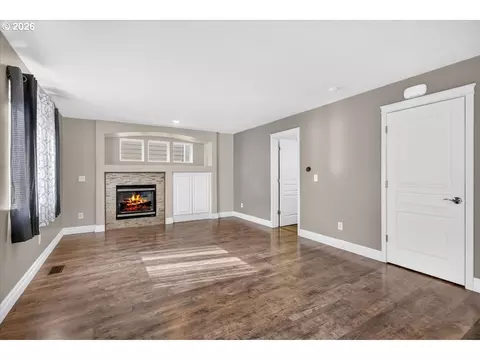 Living - 881 N 28th Ave, Cornelius, OR 97113 photo 6 of 6