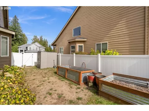 Exterior - 881 N 28th Ave, Cornelius, OR 97113 photo 6 of 7