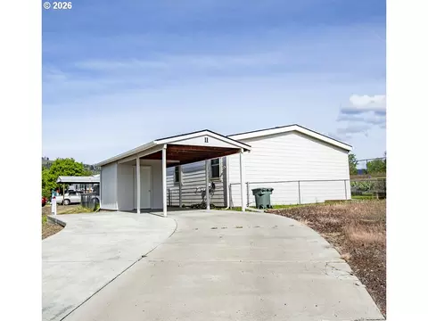313 12th St #11, La Grande, OR 97850