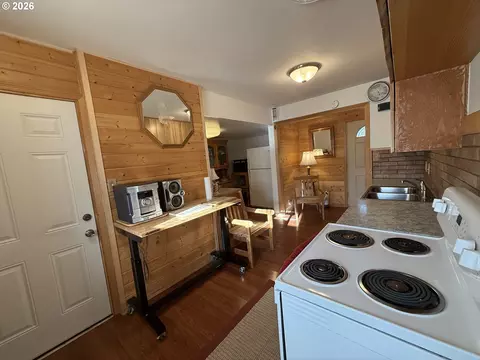 Kitchen - 360 N 13th Ave, Elgin, OR 97827 photo 3 of 3