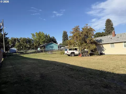 Exterior - 360 N 13th Ave, Elgin, OR 97827 photo 5 of 9