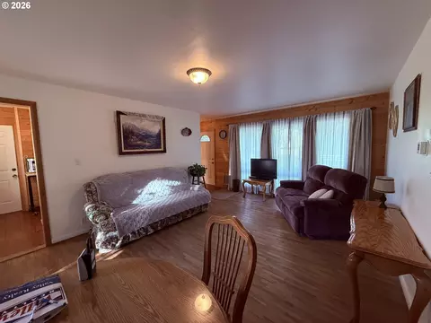 Living - 360 N 13th Ave, Elgin, OR 97827 photo 1 of 2