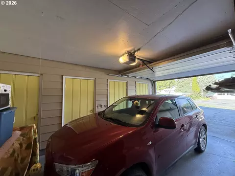 Exterior - 360 N 13th Ave, Elgin, OR 97827 photo 7 of 9