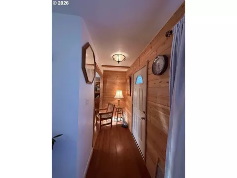 Entry Way - 360 N 13th Ave, Elgin, OR 97827 photo 2 of 3