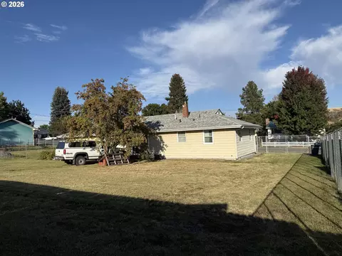 Exterior - 360 N 13th Ave, Elgin, OR 97827 photo 9 of 9