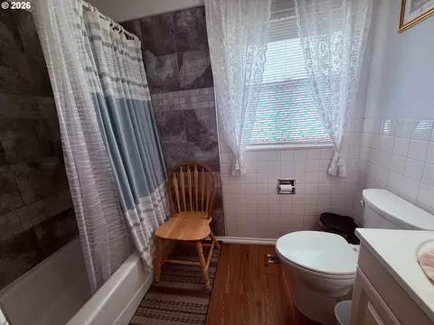Bath - 360 N 13th Ave, Elgin, OR 97827 photo 1 of 2