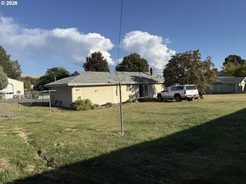 Exterior - 360 N 13th Ave, Elgin, OR 97827 photo 3 of 9