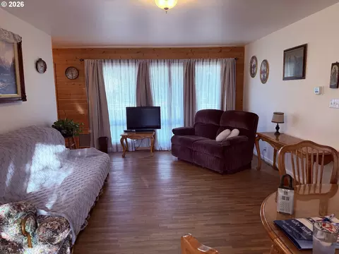 Living - 360 N 13th Ave, Elgin, OR 97827 photo 2 of 2