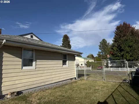 Exterior - 360 N 13th Ave, Elgin, OR 97827 photo 6 of 9