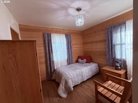 Bedroom - 360 N 13th Ave, Elgin, OR 97827 photo 1 of 4