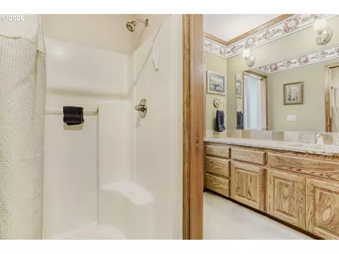 Bath - 23320 SE Bornstedt Rd, Sandy, OR 97055 photo 2 of 4