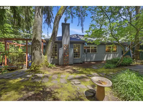 Exterior - 1894 W 27th Pl, Eugene, OR 97405 photo 5 of 11