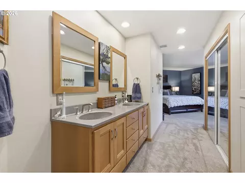 Bath - 1894 W 27th Pl, Eugene, OR 97405 photo 4 of 5