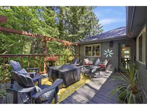 Exterior - 1894 W 27th Pl, Eugene, OR 97405 photo 3 of 11