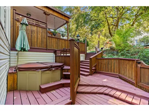 Exterior - 785 E 44th Ave, Eugene, OR 97405 photo 6 of 8