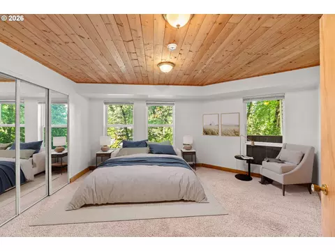 Bedroom - 785 E 44th Ave, Eugene, OR 97405 photo 6 of 7