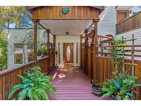 Exterior - 785 E 44th Ave, Eugene, OR 97405 photo 2 of 8