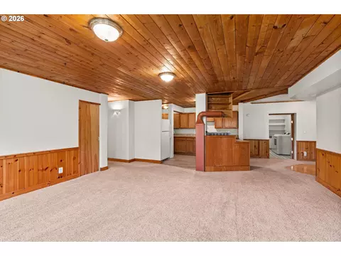 Living - 785 E 44th Ave, Eugene, OR 97405 photo 3 of 4