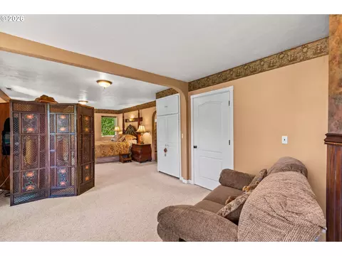 Bedroom - 785 E 44th Ave, Eugene, OR 97405 photo 3 of 7