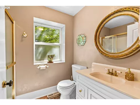 Bath - 785 E 44th Ave, Eugene, OR 97405 photo 1 of 5
