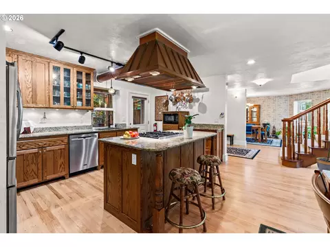 Kitchen - 785 E 44th Ave, Eugene, OR 97405 photo 4 of 5