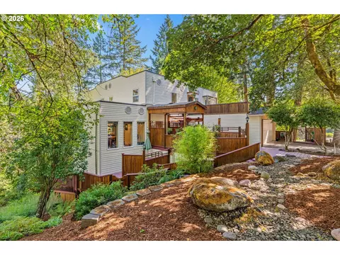 Exterior - 785 E 44th Ave, Eugene, OR 97405 photo 1 of 8