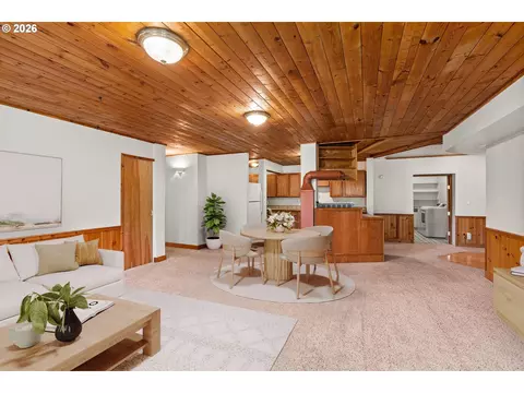Living - 785 E 44th Ave, Eugene, OR 97405 photo 2 of 4