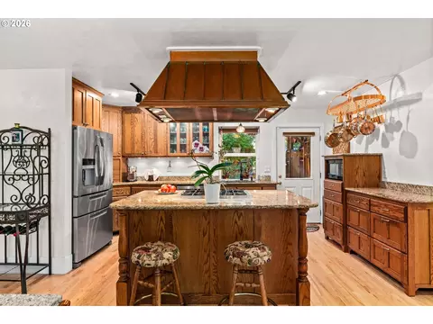 Kitchen - 785 E 44th Ave, Eugene, OR 97405 photo 1 of 5