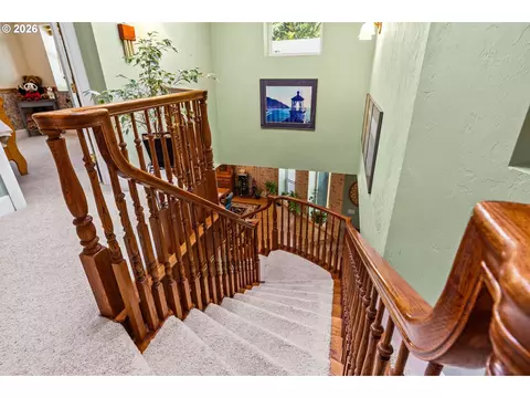 Entry Way - 785 E 44th Ave, Eugene, OR 97405 photo 3 of 5