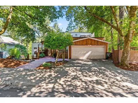 Exterior - 785 E 44th Ave, Eugene, OR 97405 photo 8 of 8