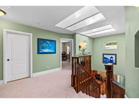 Entry Way - 785 E 44th Ave, Eugene, OR 97405 photo 4 of 5