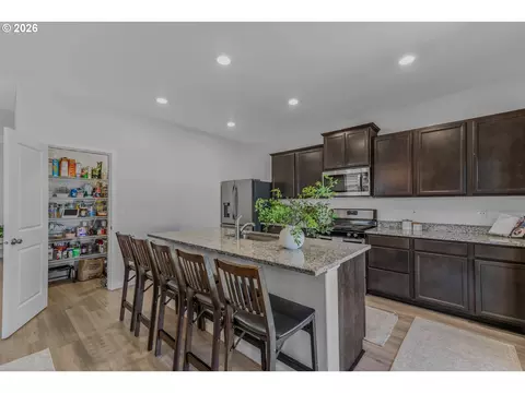 Kitchen - 4145 SW Thomas Ave, Gresham, OR 97080 photo 4 of 4