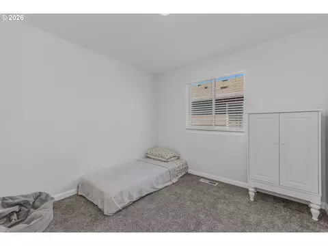 Bedroom - 4145 SW Thomas Ave, Gresham, OR 97080 photo 5 of 10