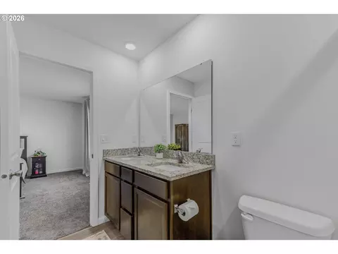 Bath - 4145 SW Thomas Ave, Gresham, OR 97080 photo 4 of 6