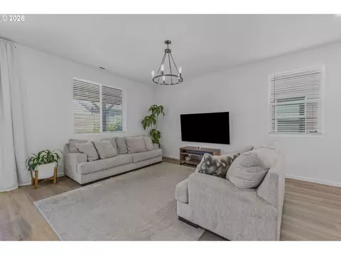 Living - 4145 SW Thomas Ave, Gresham, OR 97080 photo 2 of 2