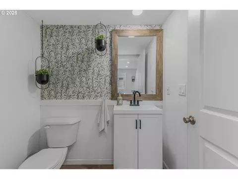 Bath - 4145 SW Thomas Ave, Gresham, OR 97080 photo 2 of 6