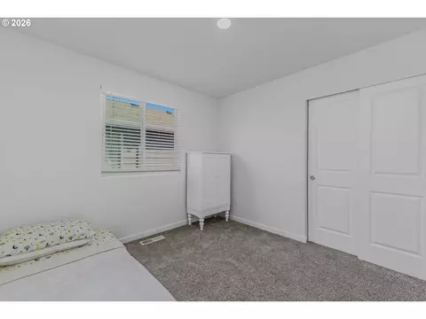 Bedroom - 4145 SW Thomas Ave, Gresham, OR 97080 photo 6 of 10