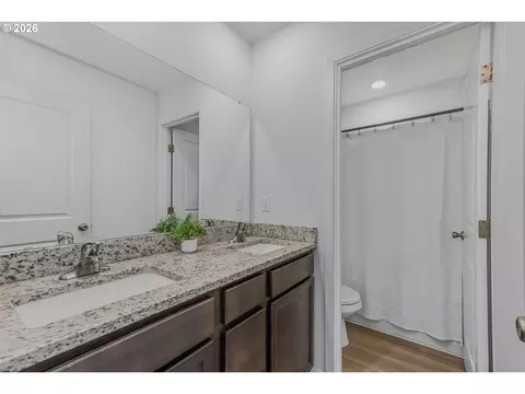Bath - 4145 SW Thomas Ave, Gresham, OR 97080 photo 5 of 6